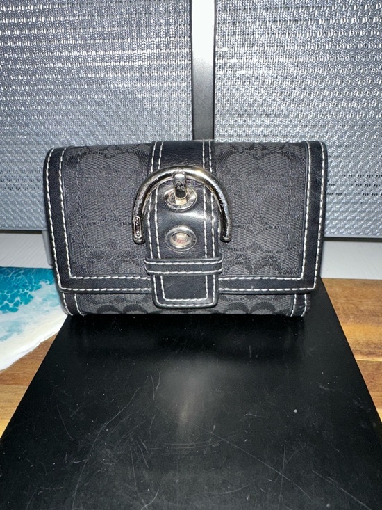 Coach Handbags - Coach Black SoHo Signature Buckle Compact Wallet